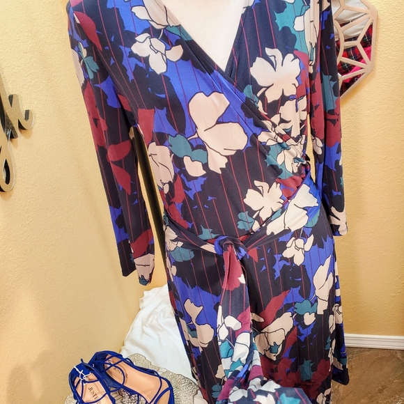 Sabie Floral Faux Wrap Dress sz L - NWoT - Picture 3 of 11